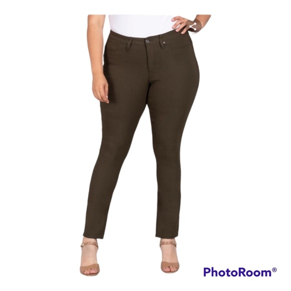 Royalty for Me, size 3X. Like new! Army green stretch jeans. - Picture 3 of 4